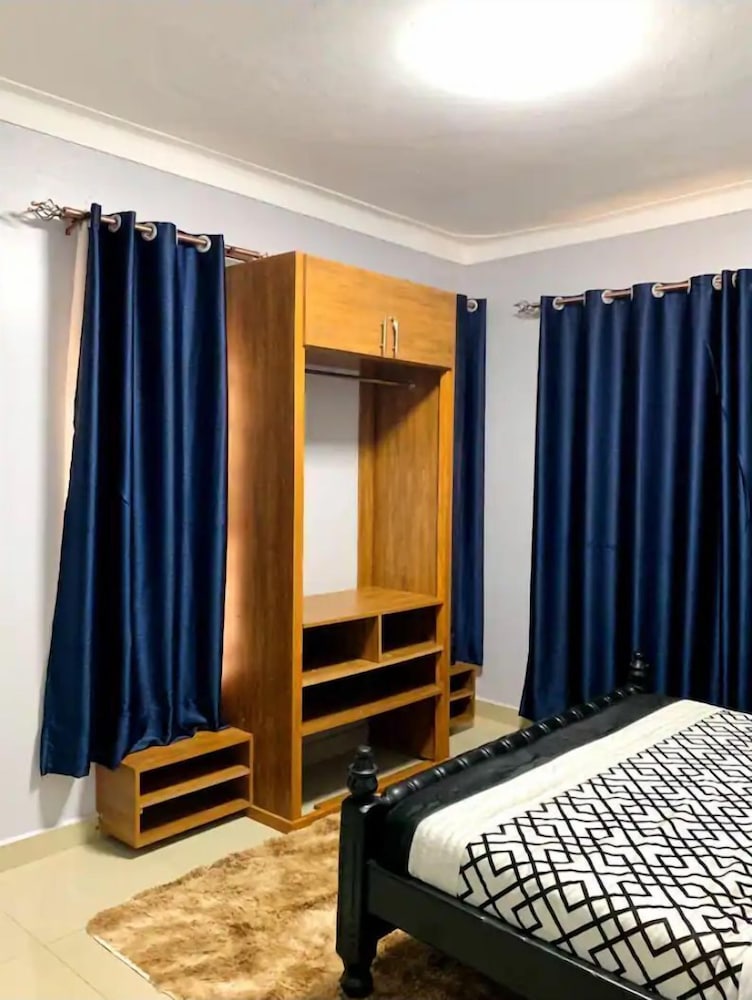 Silver Stone Cribs - carbon neutral hotel in Kampala