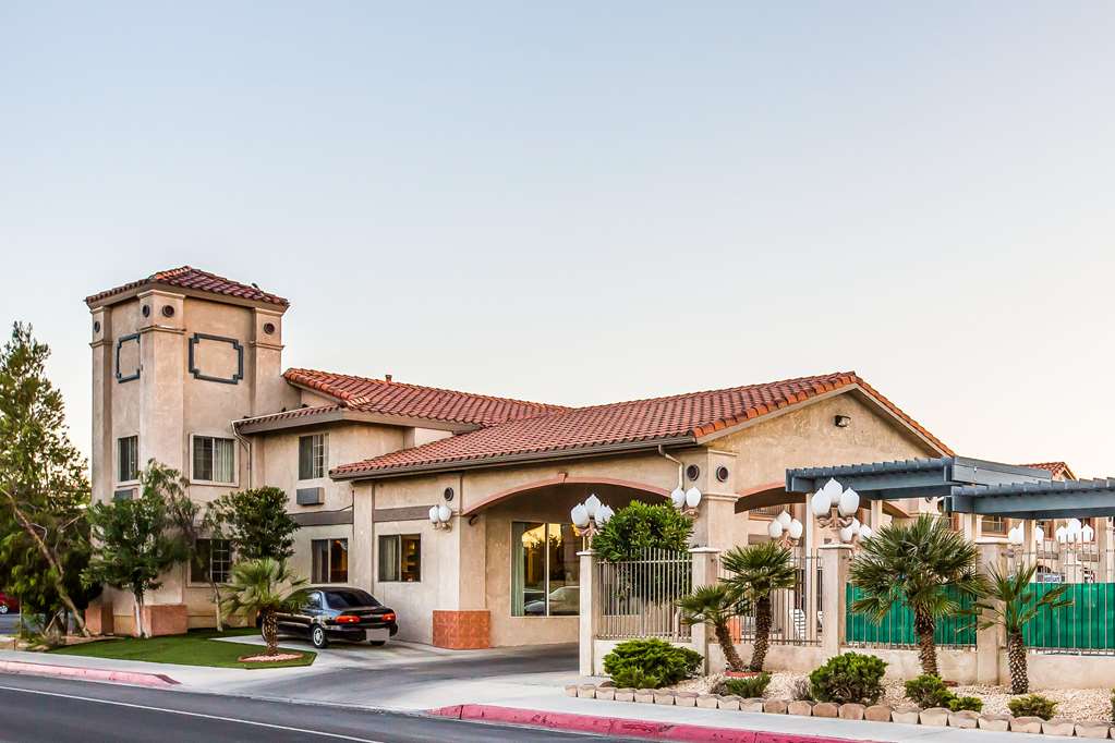 Quality Inn Near China Lake Naval Station - photo 3