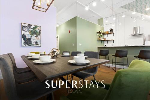 KING First Floor Sleep8 4Beds 2BA Swepson Escape — 4-Star Luxury Hotel in Louisville, United States