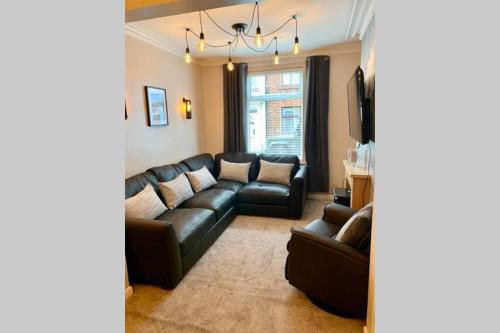 Durham House Fantastic Location And Great Price in Scarborough