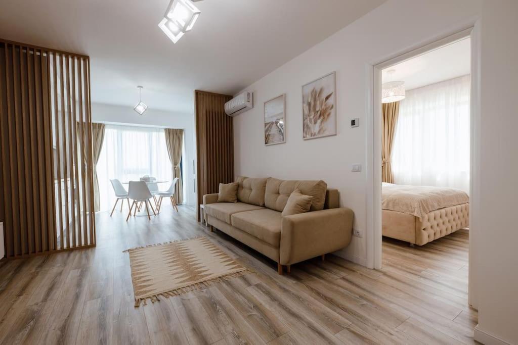 Jacuzzi Studio — 4-Star Luxury Hotel in Bacau, Romania