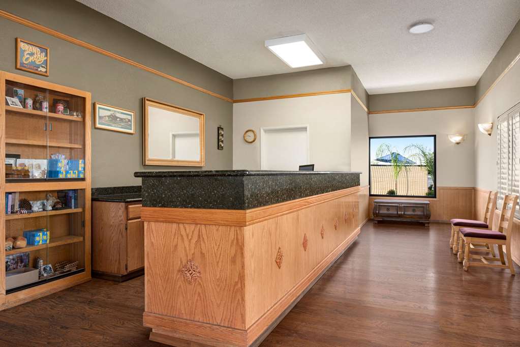 Super 8 by Wyndham Lindsay Olive Tree - photo 10