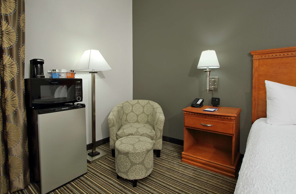 Hampton Inn Ashtabula - photo 21
