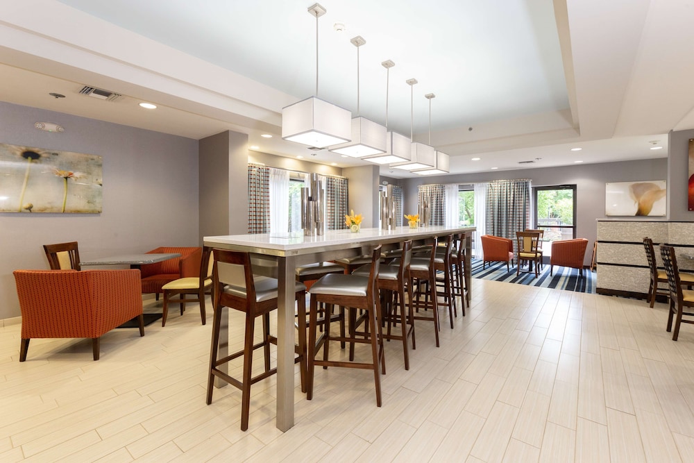 Hampton Inn Columbia I 26 Harbison Blvd. - photo 2