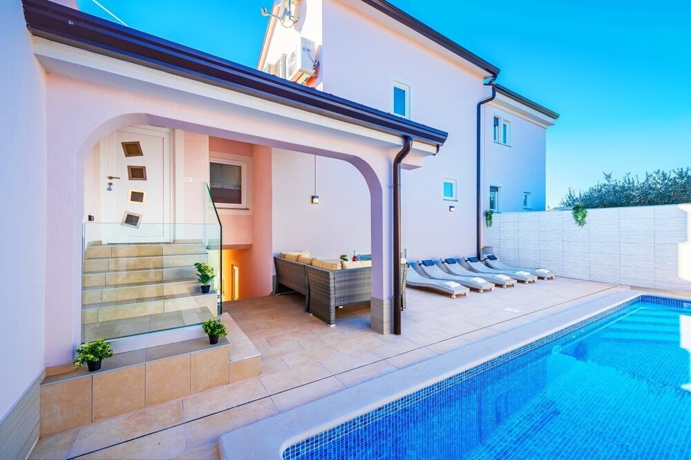 Villa Marija Prodan — 4-Star Luxury Hotel in Visignano, Croatia
