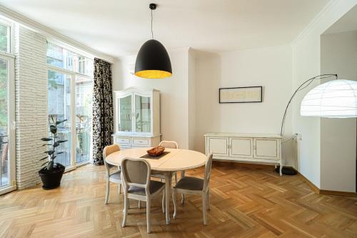 Stylish 3BR Apt near Mziuri Park By Wehost