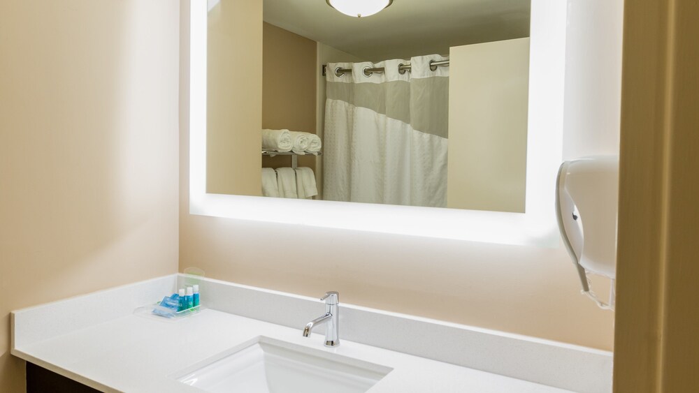 Holiday Inn Express Hotel & Suites Birmingham Irondale by IHG - photo 33