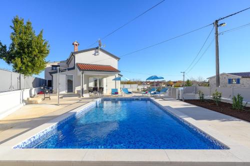 Villa Alba — 4-Star Luxury Hotel in None, Croatia
