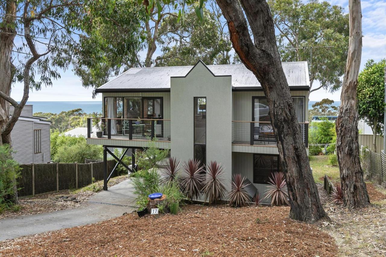 Oceans Course Byo Linen in Lorne, Australia