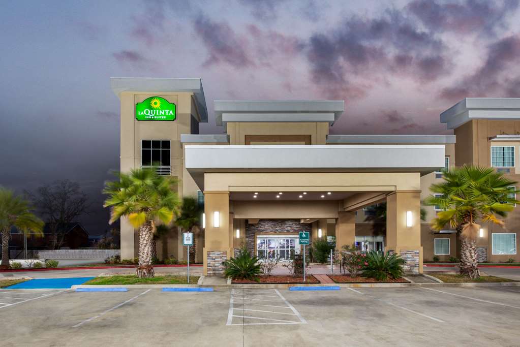 La Quinta Inn & Suites by Wyndham Lake Charles Westlake - photo 5