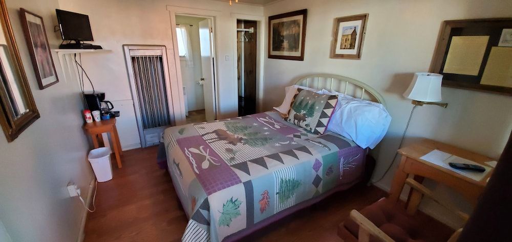 Hikers Cimarron Inn & RV Park - photo 4