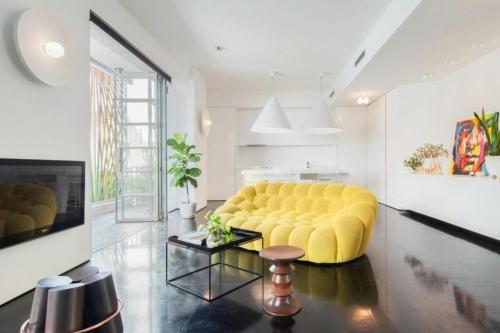 Stunning Potts Point Pad in Iconic 'Yellow House' — 4-Star Luxury Hotel in Sydney, Australia