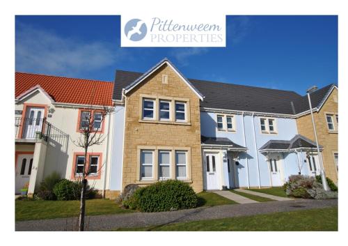 Forth View stylish upper apartment with sea views — hotel in Anstruther