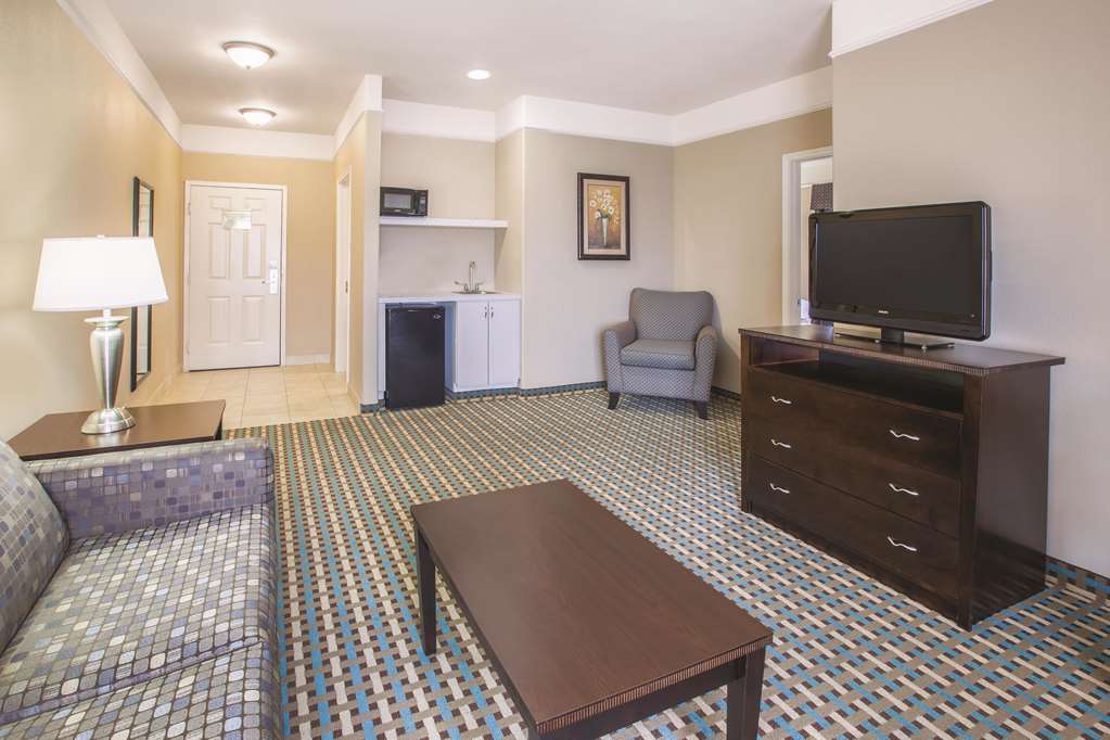 La Quinta Inn & Suites by Wyndham Bay City - photo 19
