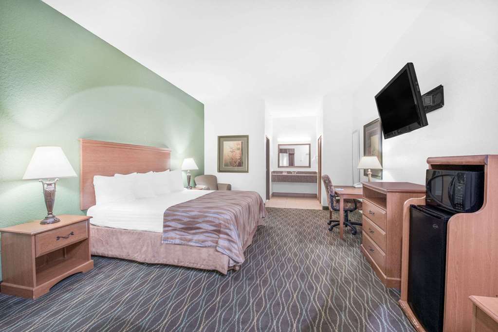 Baymont by Wyndham Pearsall - photo 8