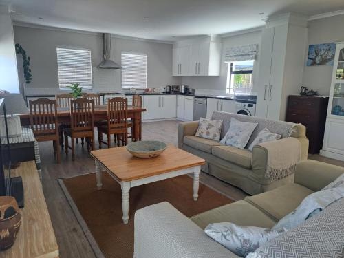 Garden Cottage in Constantia Meadowridge