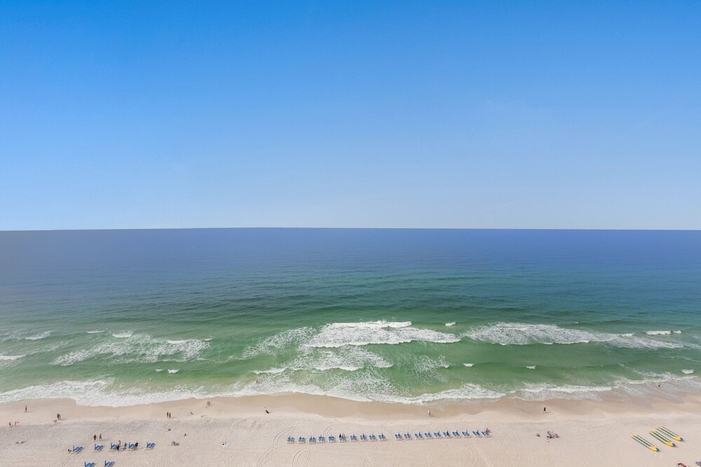 Beautiful Ocean Views 2 bedroom 2 bathroom Resort Pools - photo 20
