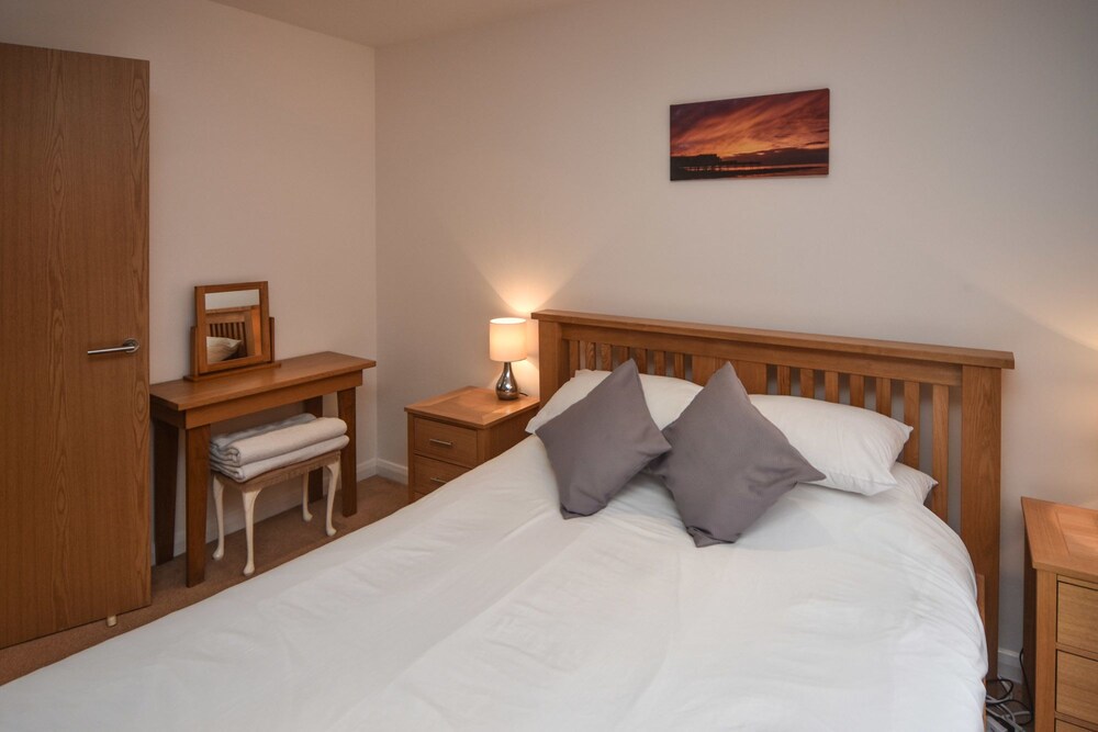 Parc y Bryn Serviced Apartments — 4-Star Luxury Hotel in Aberystwyth, United Kingdom