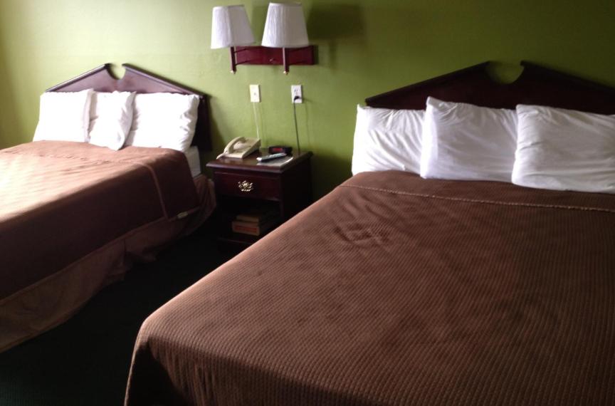 Howard Johnson by Wyndham Grand Prairie Near Lone Star Park - photo 43