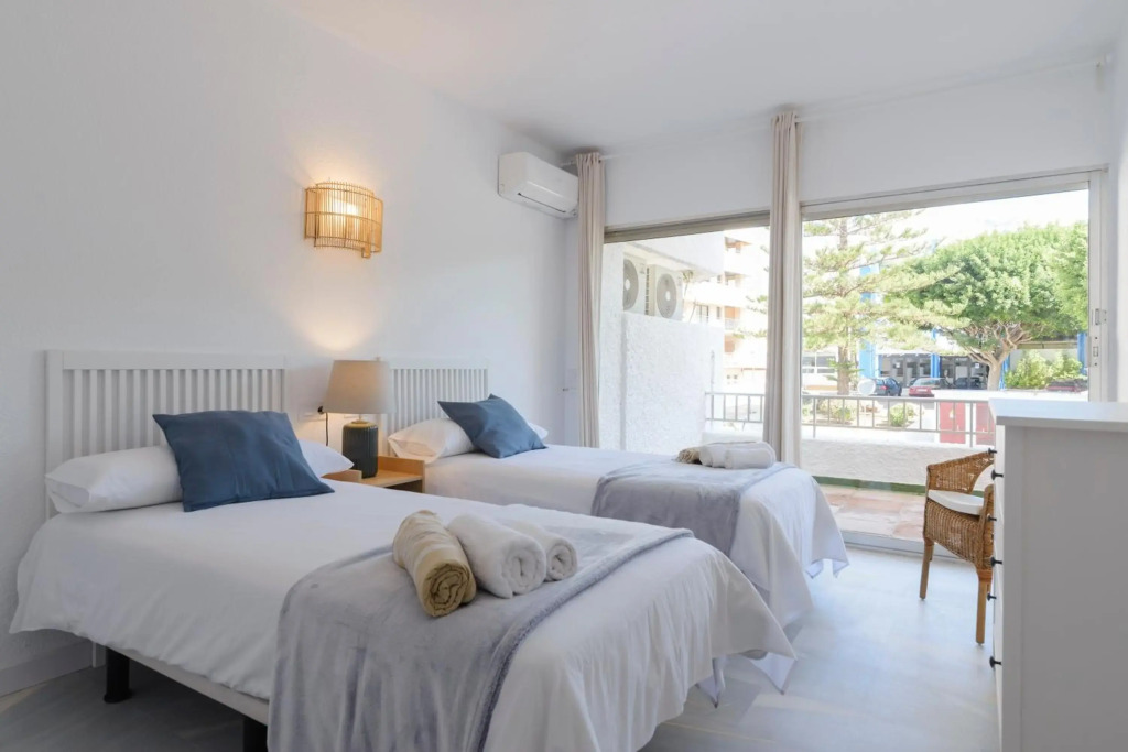 Jardines del Mar Beach WiFi 539 — 4-Star Luxury Hotel in Marbella, Spain
