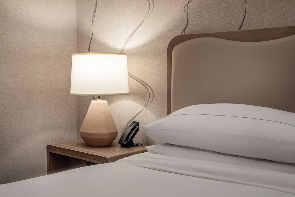 DoubleTree by Hilton Chicago North Shore Conference Center - photo 16
