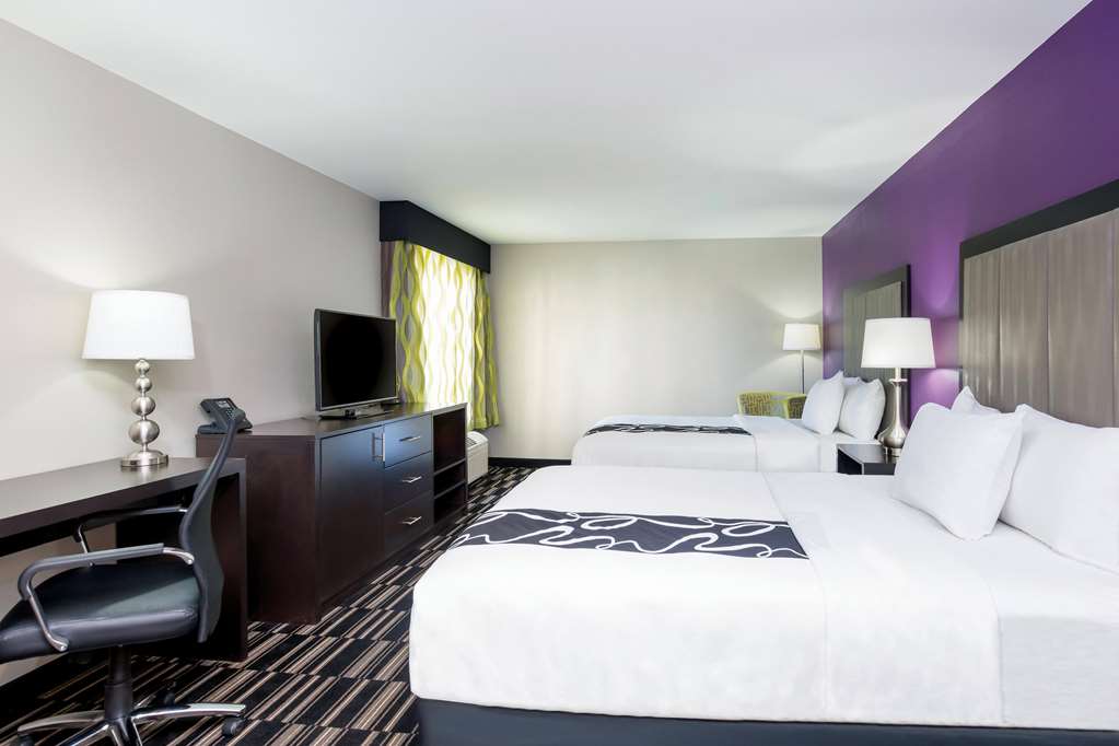 La Quinta Inn & Suites by Wyndham Fairfield Napa Valley - photo 17
