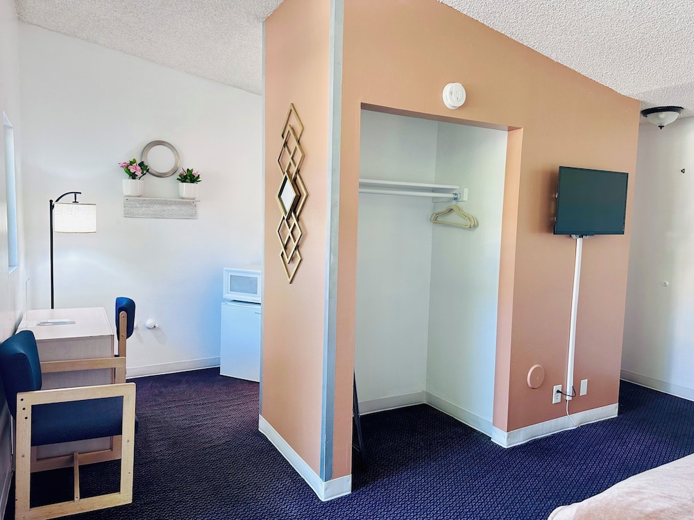 Foghorn Harbor Inn - photo 22