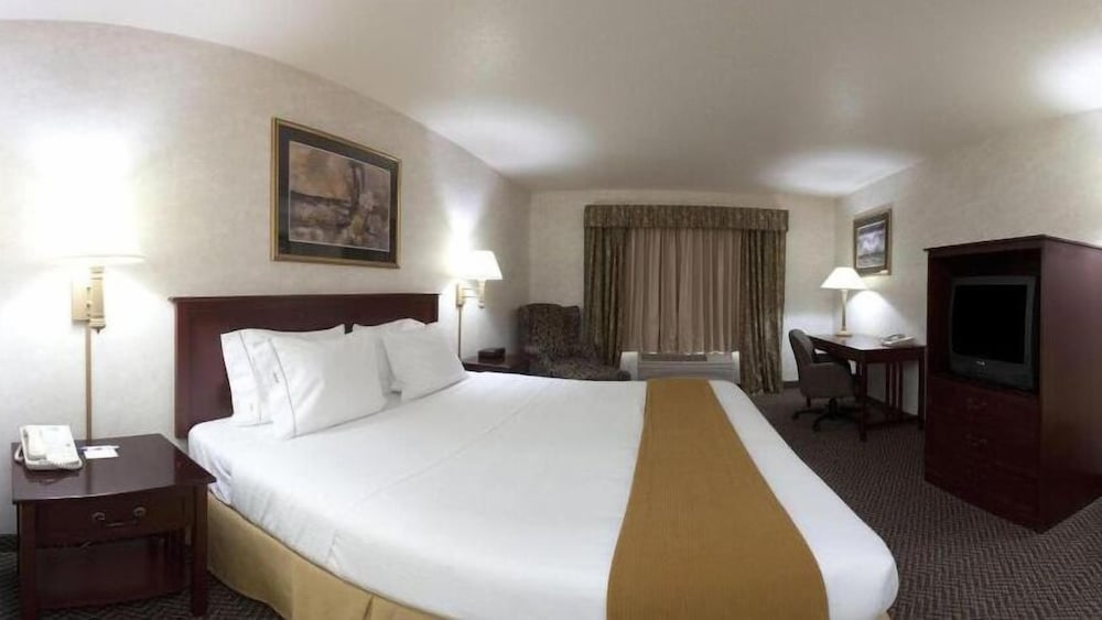 Holiday Inn Express Hotel & Suites Fort Atkinson by IHG - photo 6