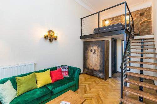 Modern 3BR House For 6 People — 4-Star Luxury Hotel in Tbilisi, Georgia