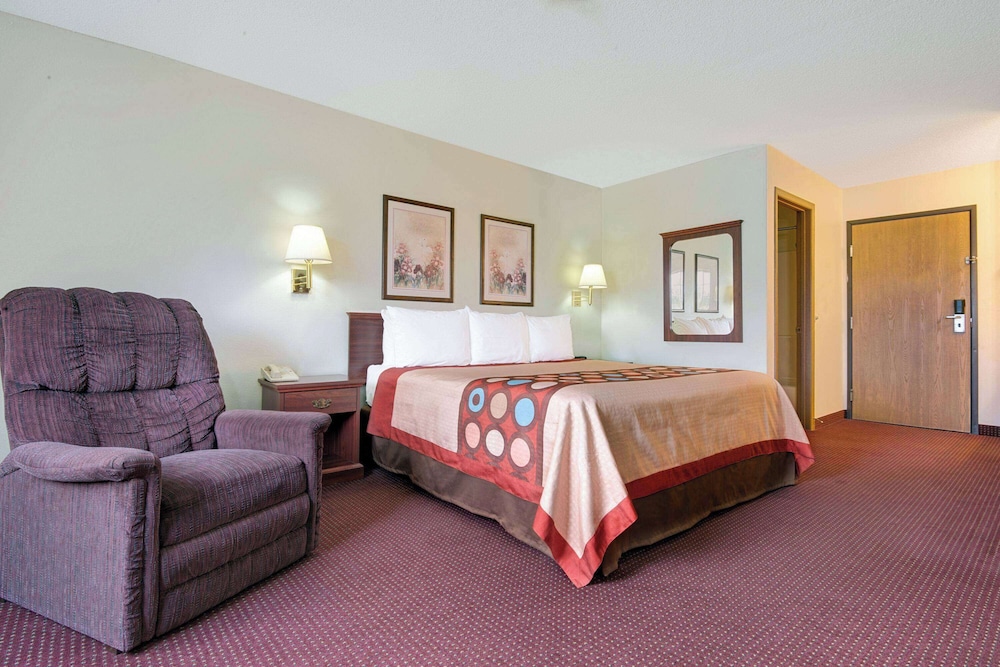 Super 8 by Wyndham Riverside Kansas City - photo 9