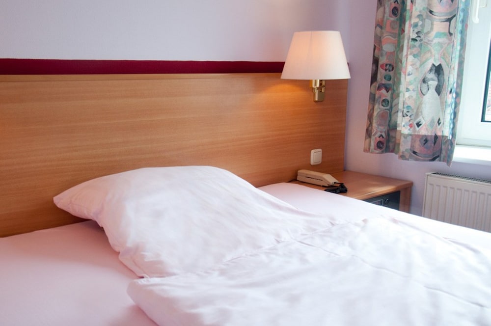 Hotel Angler Hof — Suderbrarup — photo 2