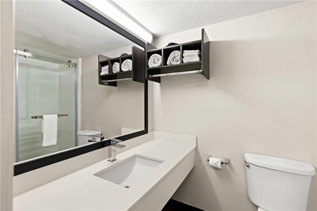 Quality Inn & Suites - photo 19