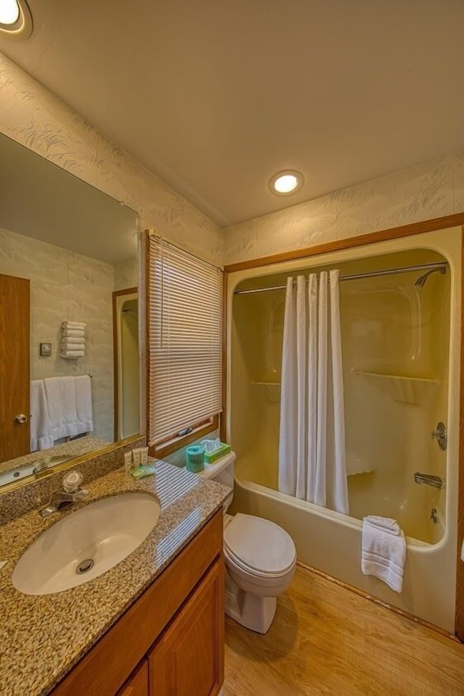 Sea Spray Motel - photo 13