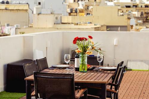 Luxury Designer Penthouse with Private Jacuzzi — 4-Star Luxury Hotel in Sliema, Malta