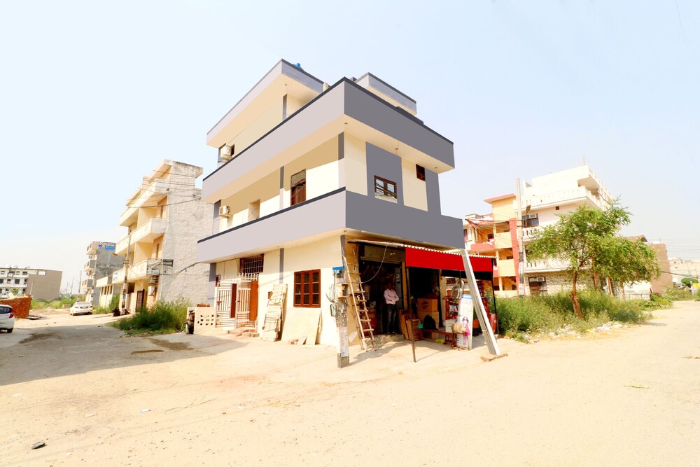 Oyo 37097 Raj Apartments