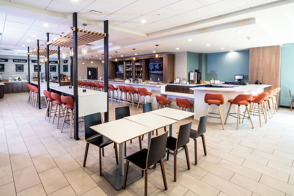 Holiday Inn & Suites Detroit Troy by IHG - photo 41