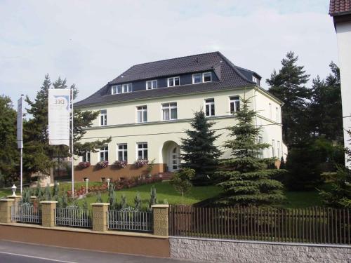 Zur Alten Schule — hotel in Meerane