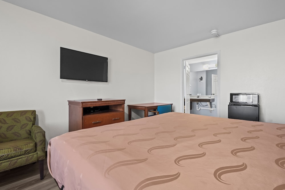 Capital O First Heritage Inn Rantoul IL I 57 - photo 21