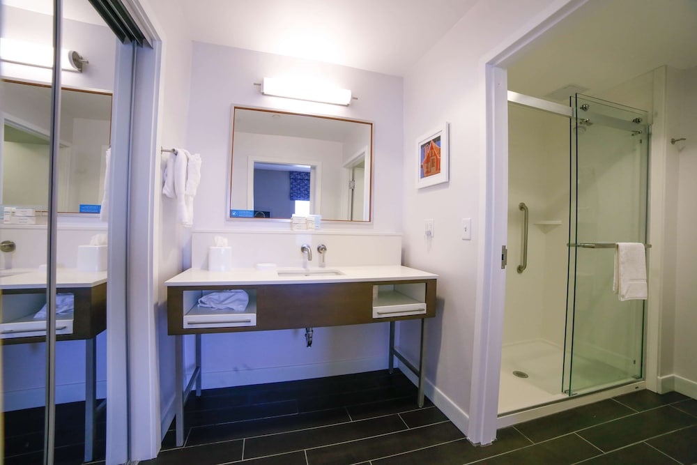 Hampton Inn & Suites Forest City - photo 23