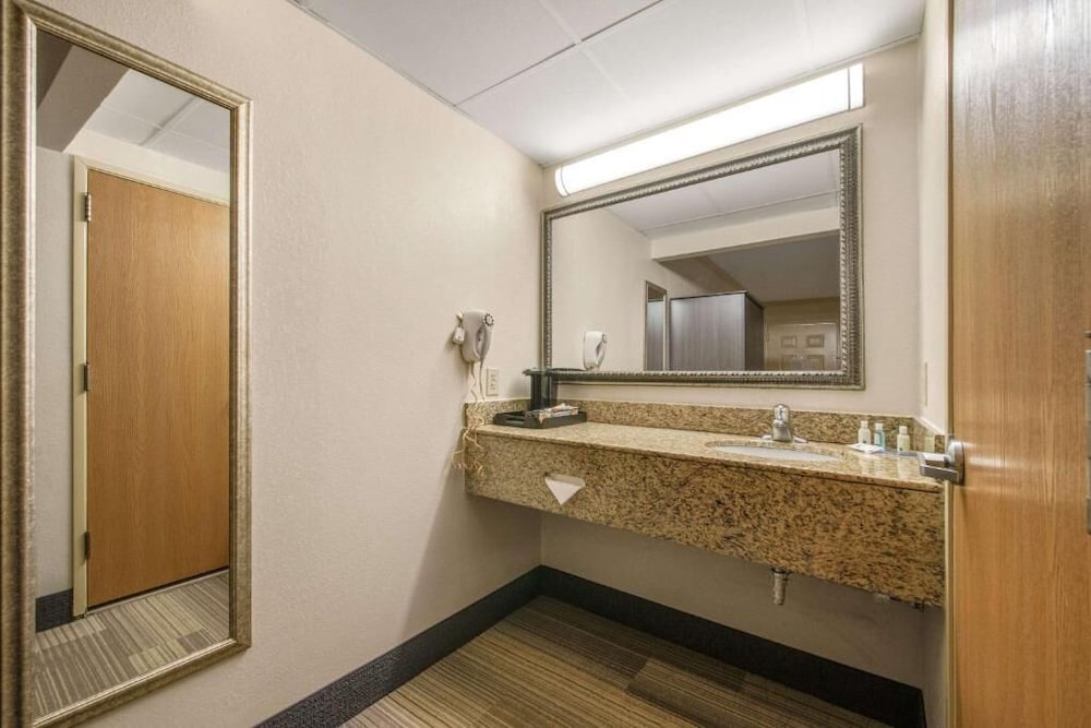 Hibiscus Inn & Suites - photo 34