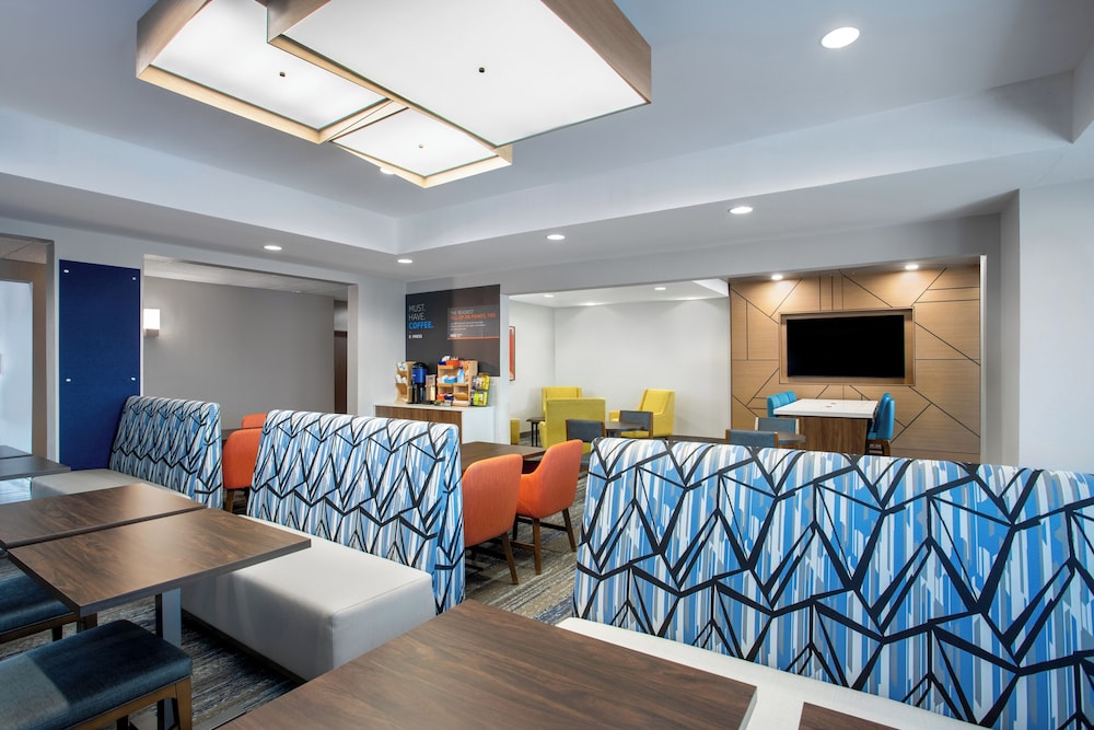 Holiday Inn Express Hotel & Suites Clinton by IHG - photo 35