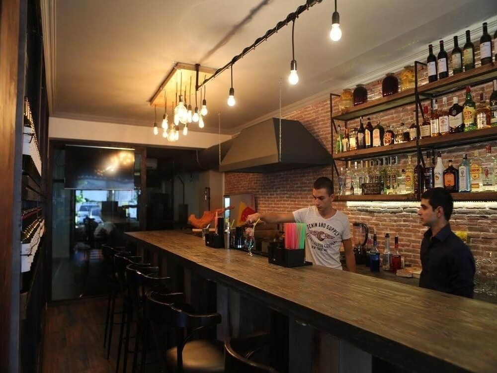 Hotel Bar