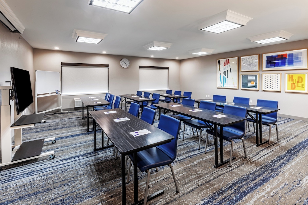 Holiday Inn Express & Suites Tulsa S Broken Arrow Hwy 51 by IHG - photo 54