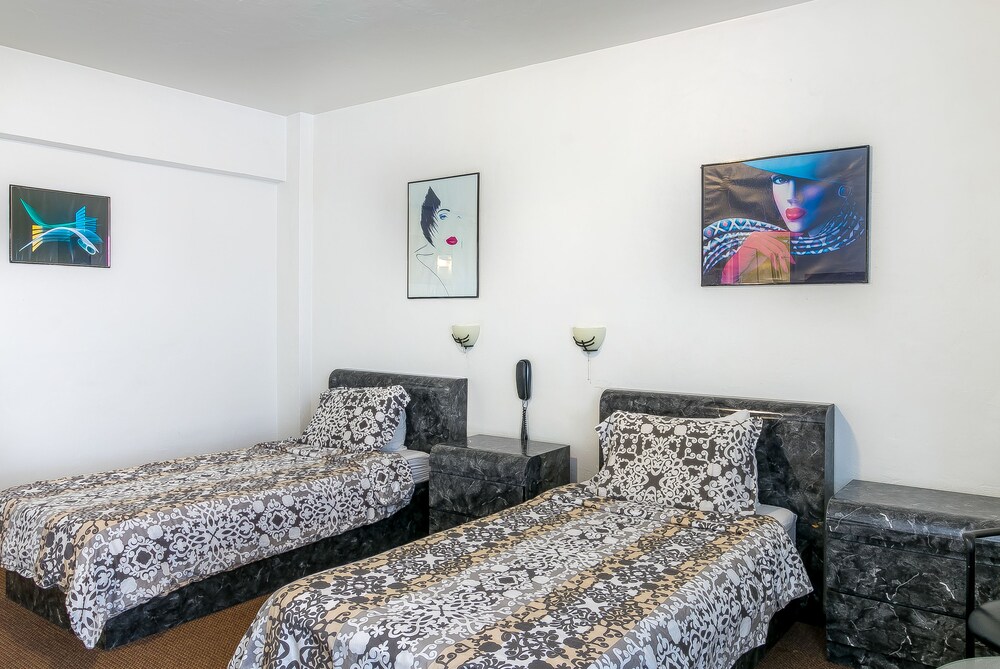 Tropics Hotel and Hostels - photo 10