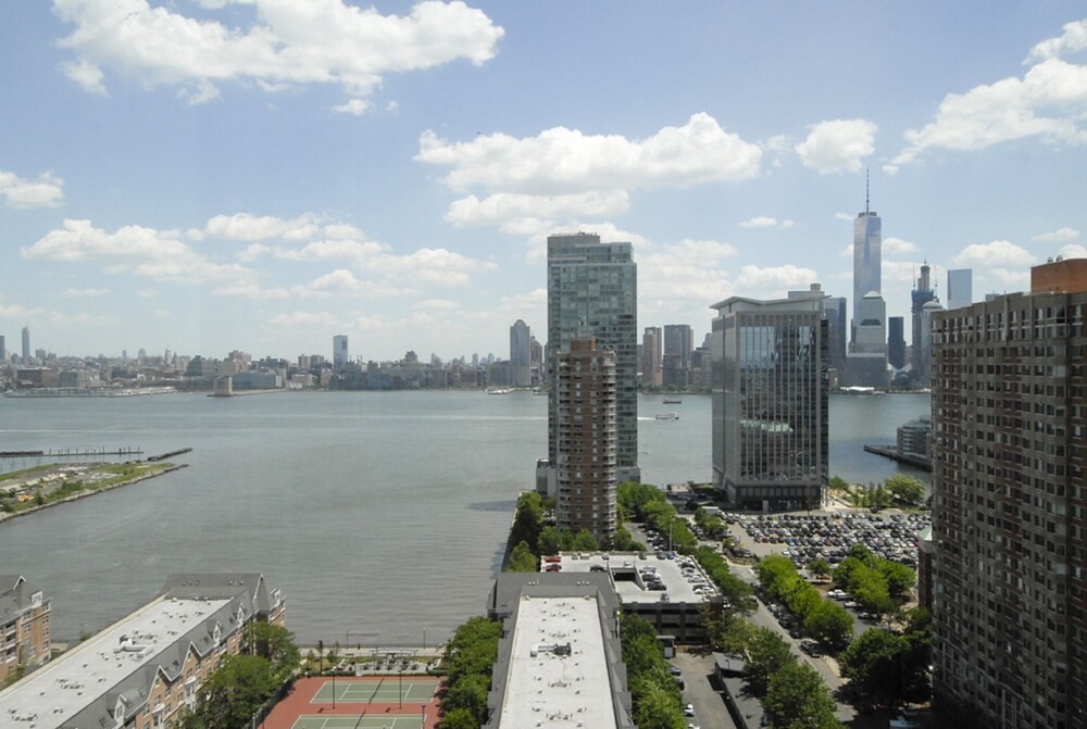 Global Luxury Suites at Newport - photo 73