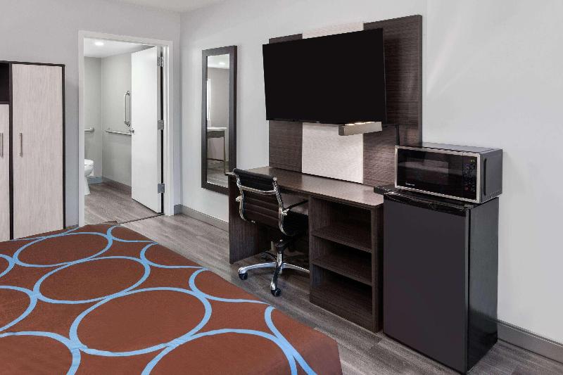Super 8 By Wyndham Baltimore Northwest - photo 8