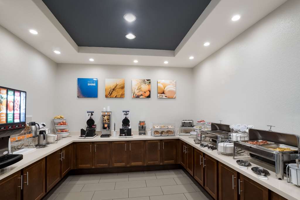 Comfort Inn & Suites Victoria North - photo 42
