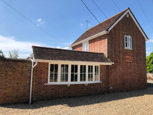 Stablehurst Cottage — East Grinstead — photo 3