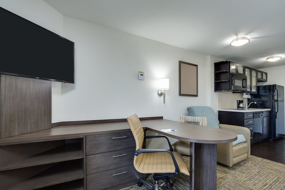 Candlewood Suites Ft. Lauderdale Airport Cruise an IHG Hotel - photo 11