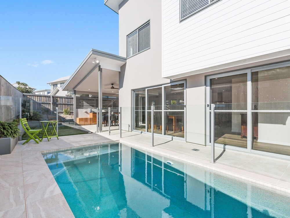 Pebbles at Casuarina Beach with Pool — 4-Star Luxury Hotel in Casuarina, Australia